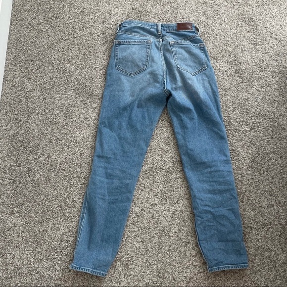 Hollister Ultra High Rise Mom Jean 0 Short - Picture 6 of 6